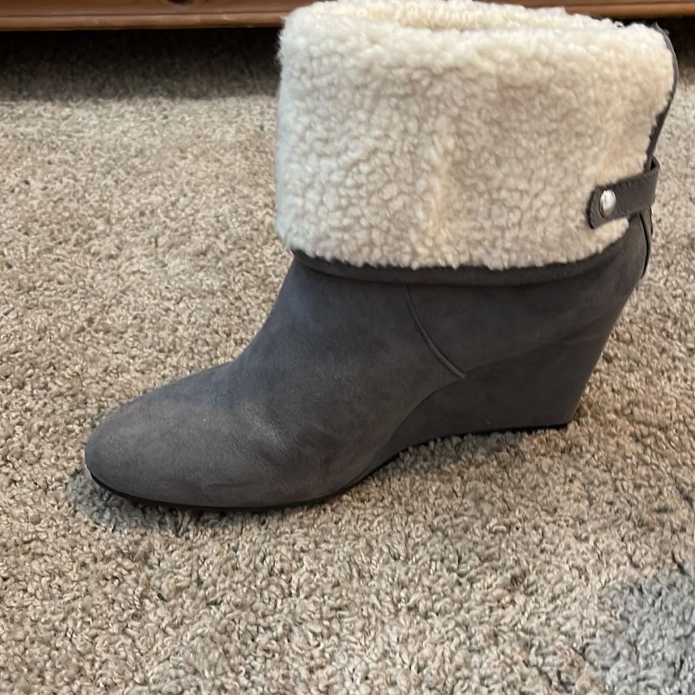 Grey Shoes - Picture 2 of 3